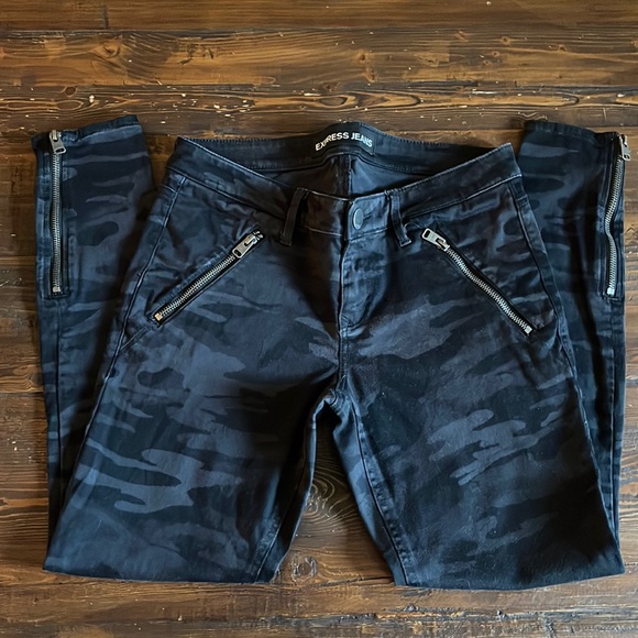 Express Denim - Express black camouflage low rise ankle leggings jeans